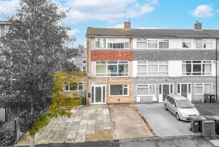 Russell Terrace, CV31 1HE