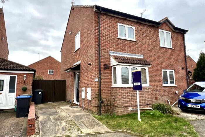 Woburn Close, CV31 1XW