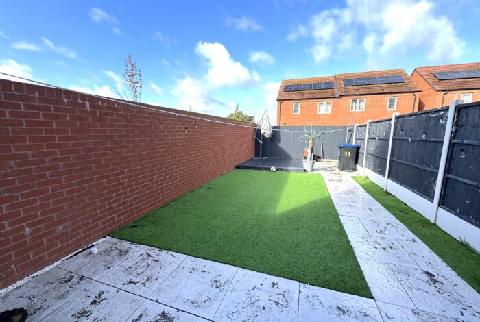 Whitehead Close, CV31 1WS